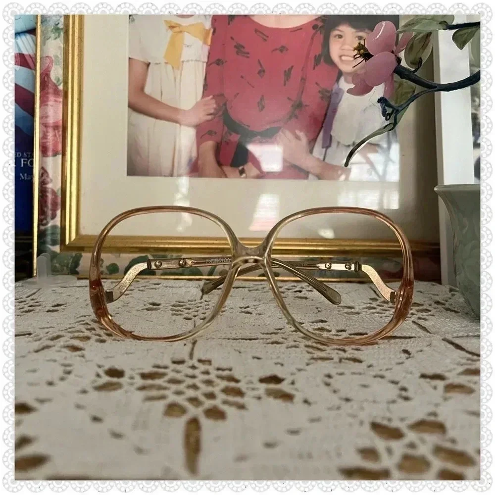 Deeda | Vintage 70s Gentle Peach Y2K Oversized Gold Drop Arm Eye Glasses